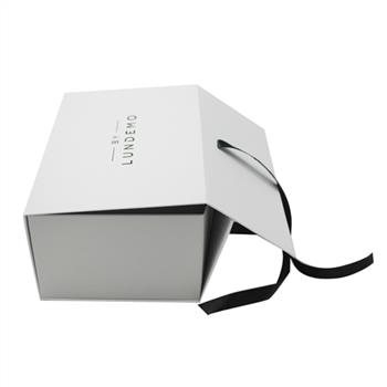 Rigid and Lovely Paper Magnet Gift Box with Folding Style